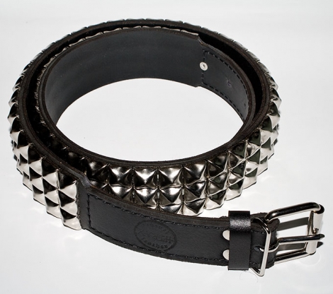 Pyramídy - liate - Trojradový kožený opasok s liatymi pyramídami