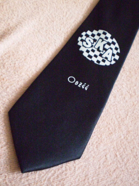 SKA - ČIERNA - Čierna kravata s nápisom