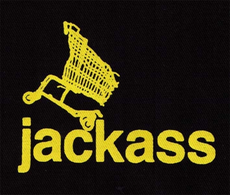 JACKASS - Logo a zdemolovaný nákupný vozík