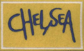 CHELSEA - Modré logo v bielom rámčeku na žltom podklade