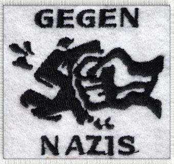 GEGEN NAZIS - Čierny vyšivaný motív