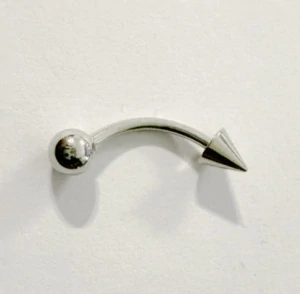 Banán s guľôčkou a hrotom (piercing, dĺžka 18 mm, chirurgická oceľ)