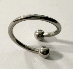 Kruh s dvomu guľôčkami (piercing, priemer ozdoby 14 mm, chirurgická oceľ)