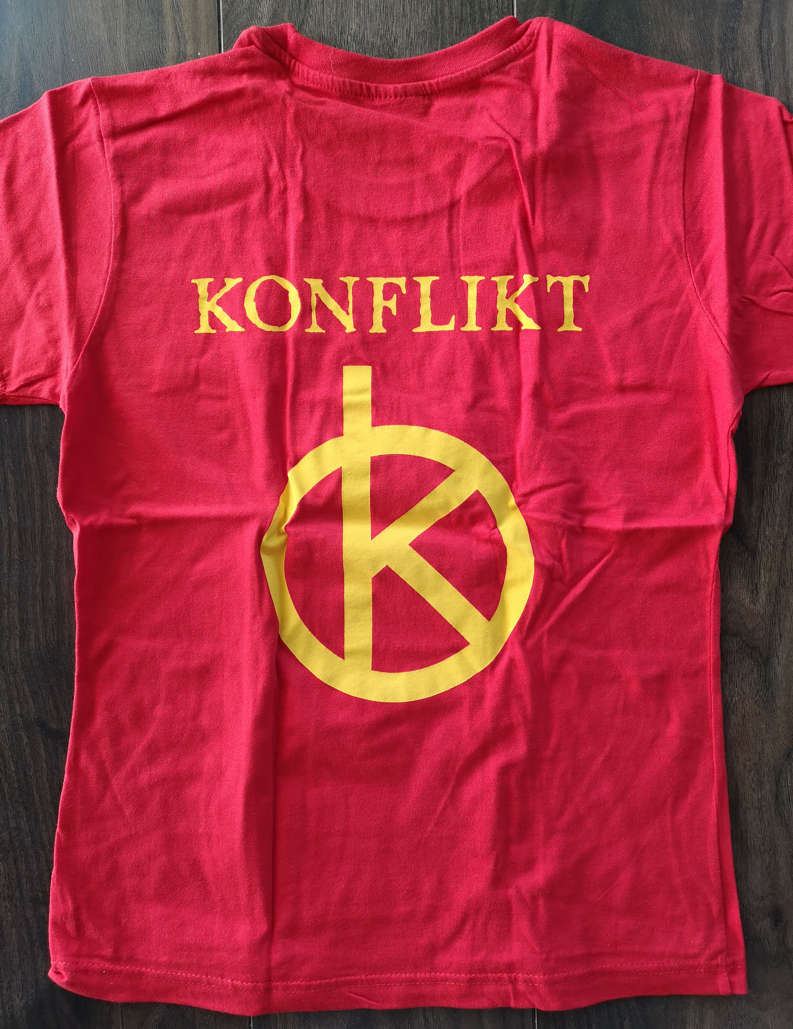 Konflikt: Punk´s Not Dead (červené dámske tričko)