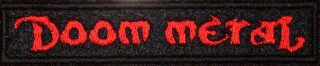 Doom Metal (vyšívaná nášivka, červený nápis na čiernom podklade)