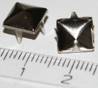 PYRAMÍDA 8 mm OBSIDIANOVÁ: Jednotlivý vybíjanec