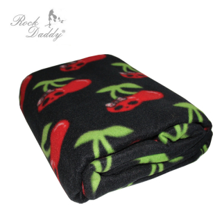 Fleece deka s motívmi čerešničiek