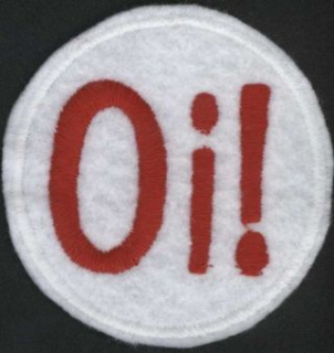 OI!: Červené logo na bielom podklade.