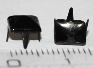 PYRAMÍDA 6 mm ČIERNA: Jednotlivý vybíjanec