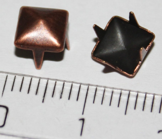 PYRAMÍDA 6 mm MOSADZNÁ: Jednotlivý vybíjanec